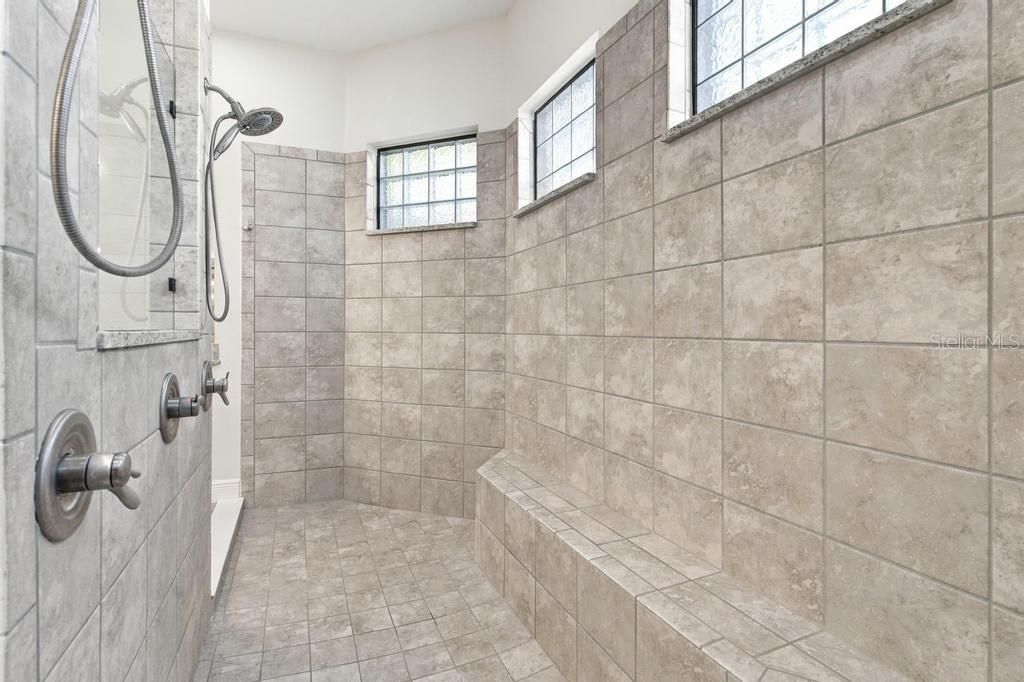For Sale: $644,000 (4 beds, 3 baths, 2586 Square Feet)