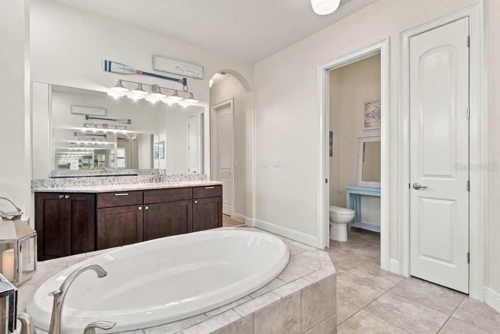For Sale: $644,000 (4 beds, 3 baths, 2586 Square Feet)