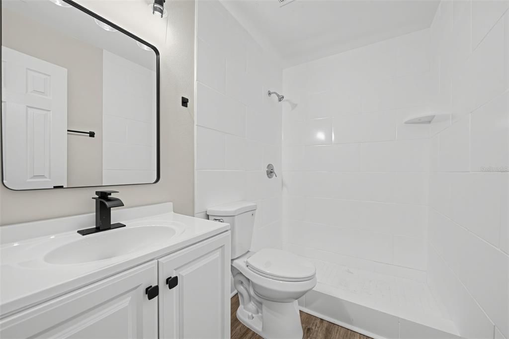 На продажу: $299,900 (2 спален, 2 ванн, 959 Квадратных фут)