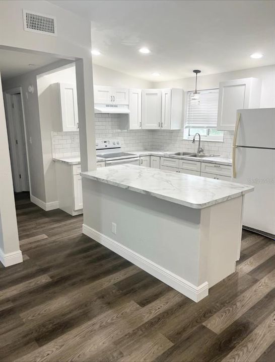 For Sale: $290,000 (3 beds, 2 baths, 1420 Square Feet)