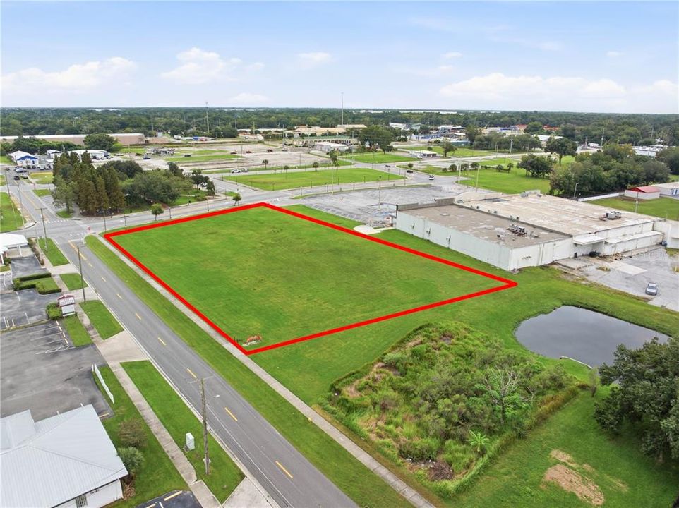 En Venta: $1,500,000 (1.57 acres)