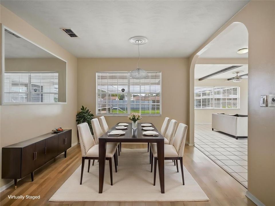 For Sale: $265,000 (2 beds, 2 baths, 1360 Square Feet)