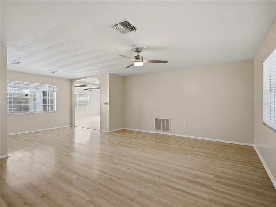 For Sale: $265,000 (2 beds, 2 baths, 1360 Square Feet)