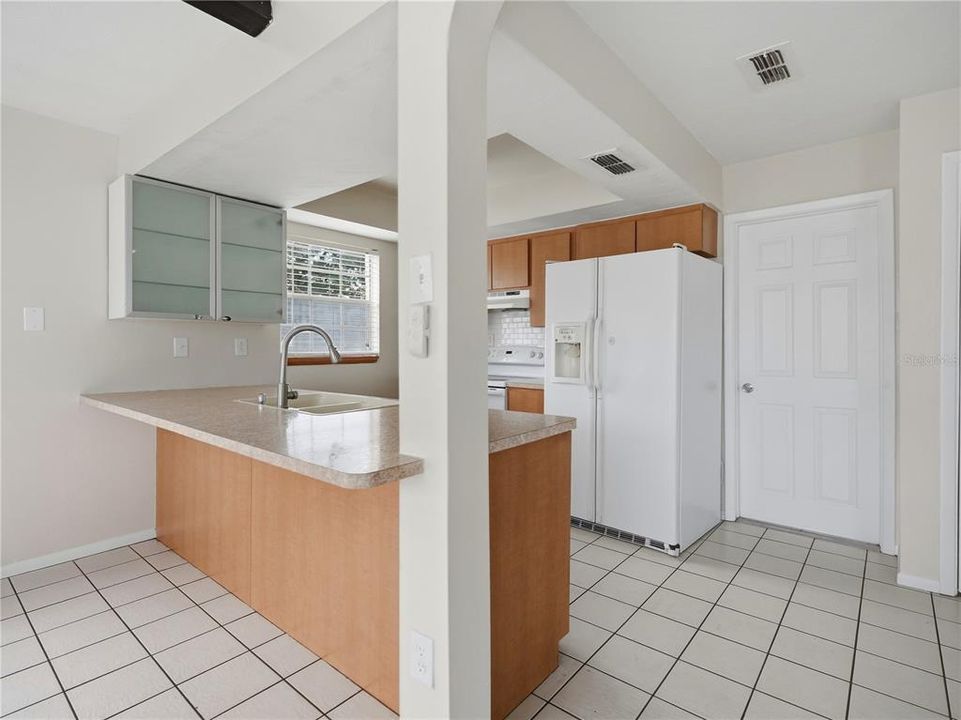 For Sale: $265,000 (2 beds, 2 baths, 1360 Square Feet)