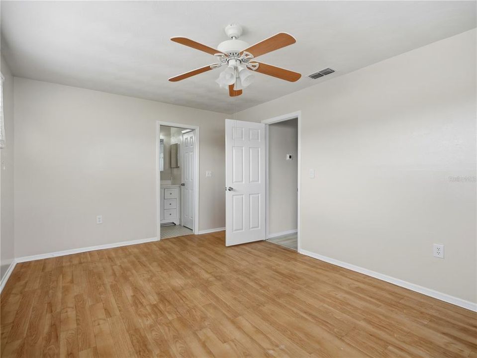 For Sale: $265,000 (2 beds, 2 baths, 1360 Square Feet)