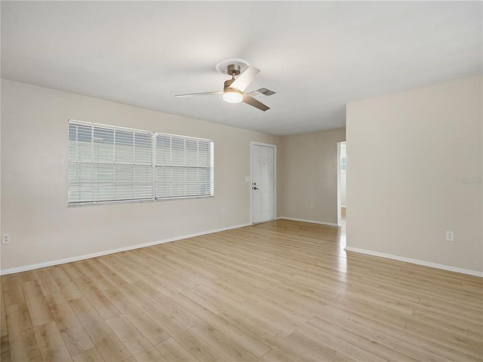 For Sale: $265,000 (2 beds, 2 baths, 1360 Square Feet)
