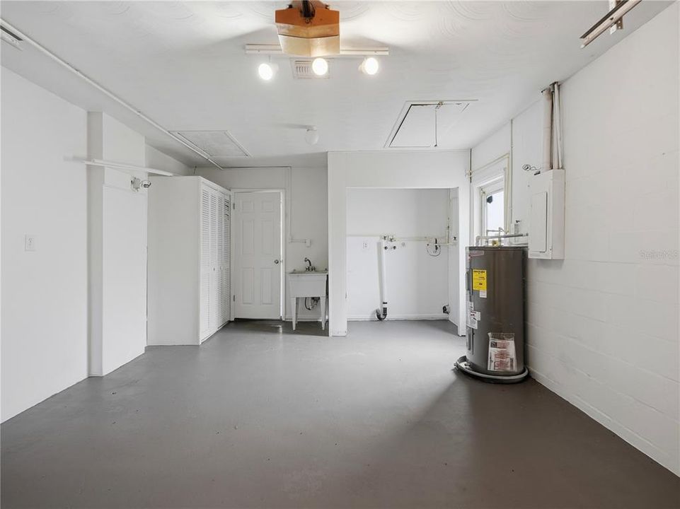 For Sale: $265,000 (2 beds, 2 baths, 1360 Square Feet)