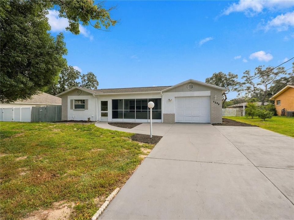 For Sale: $265,000 (2 beds, 2 baths, 1360 Square Feet)