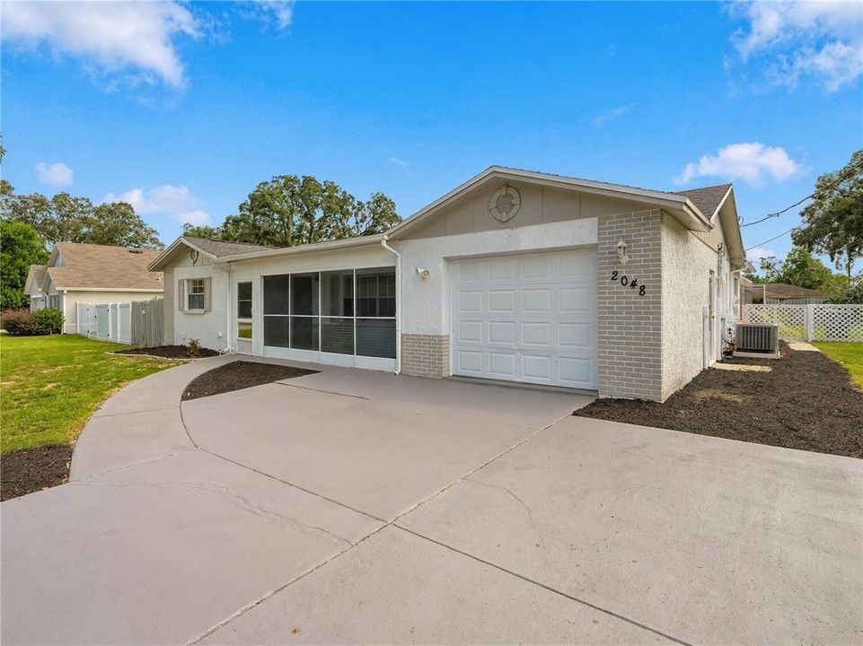 For Sale: $265,000 (2 beds, 2 baths, 1360 Square Feet)