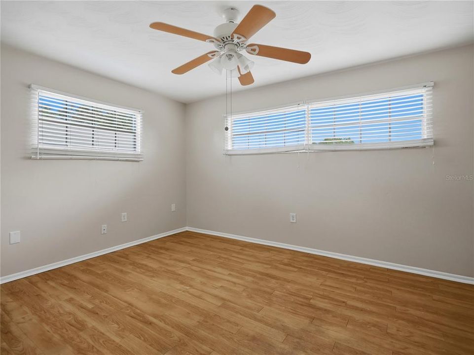 For Sale: $265,000 (2 beds, 2 baths, 1360 Square Feet)