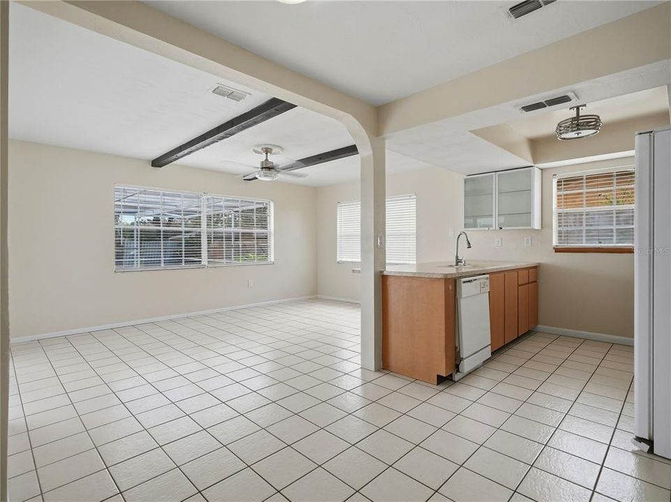 For Sale: $265,000 (2 beds, 2 baths, 1360 Square Feet)