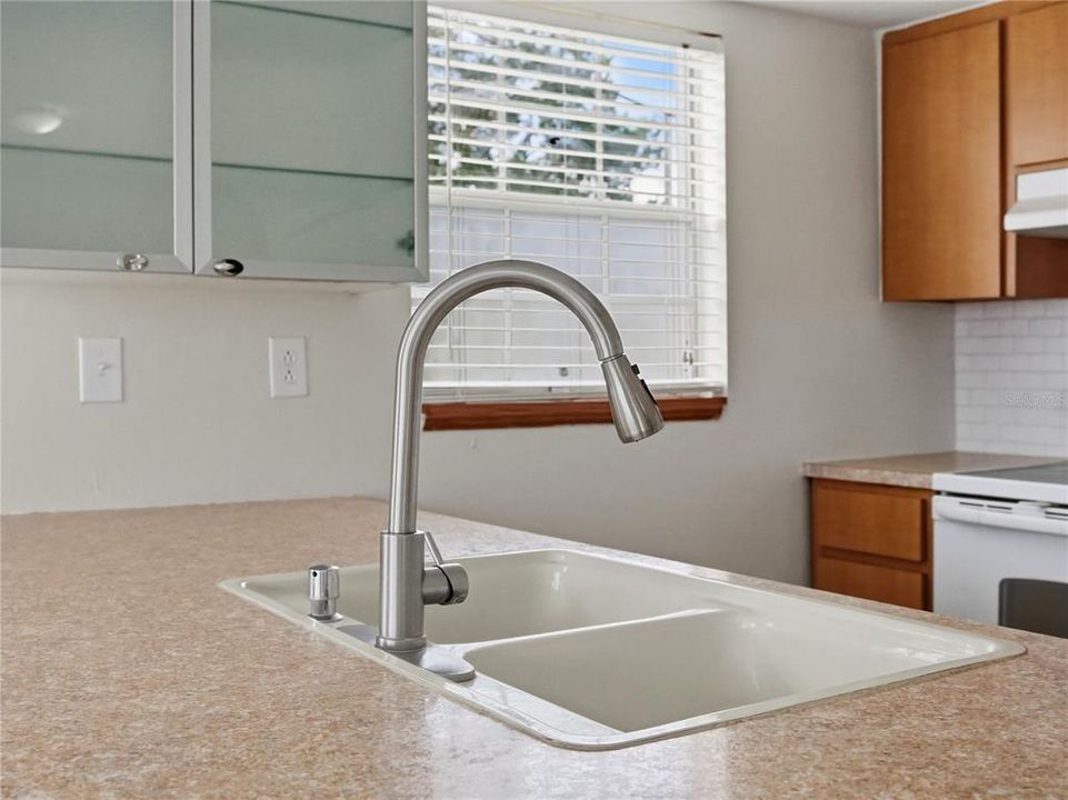 For Sale: $265,000 (2 beds, 2 baths, 1360 Square Feet)