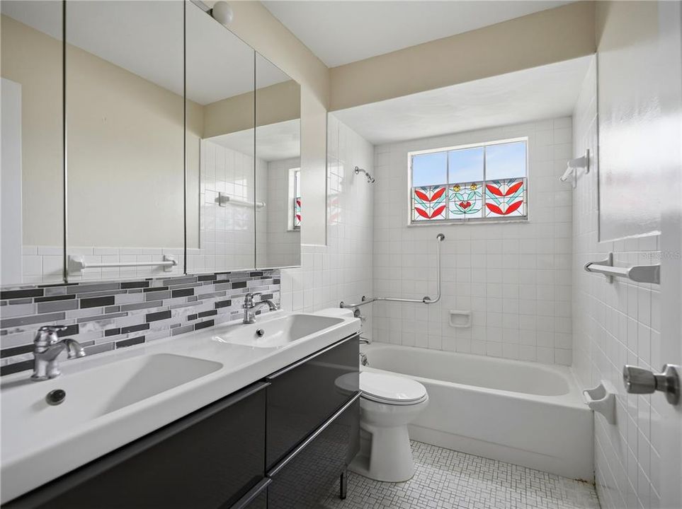 For Sale: $265,000 (2 beds, 2 baths, 1360 Square Feet)