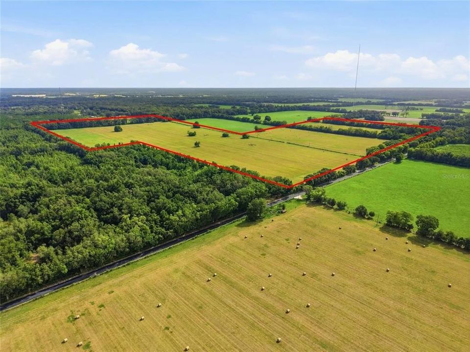 En Venta: $8,999,900 (104.96 acres)