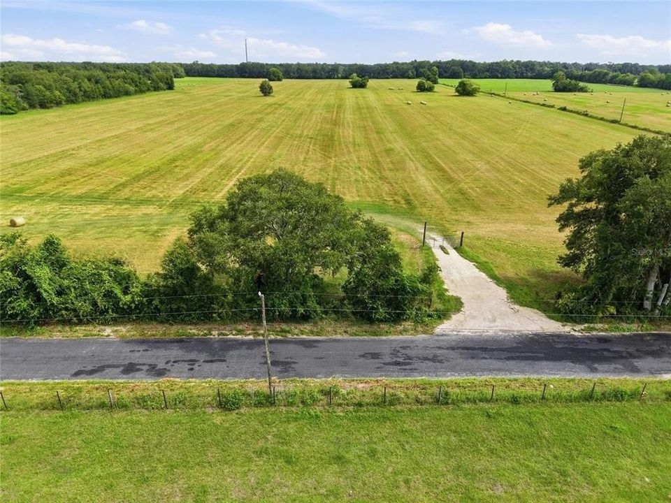 En Venta: $8,999,900 (104.96 acres)
