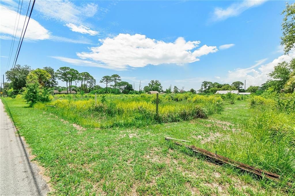 待售: $825,000 (3.00 acres)
