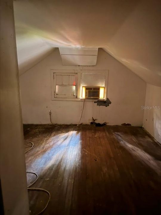 На продажу: $99,000 (3 спален, 1 ванн, 1084 Квадратных фут)