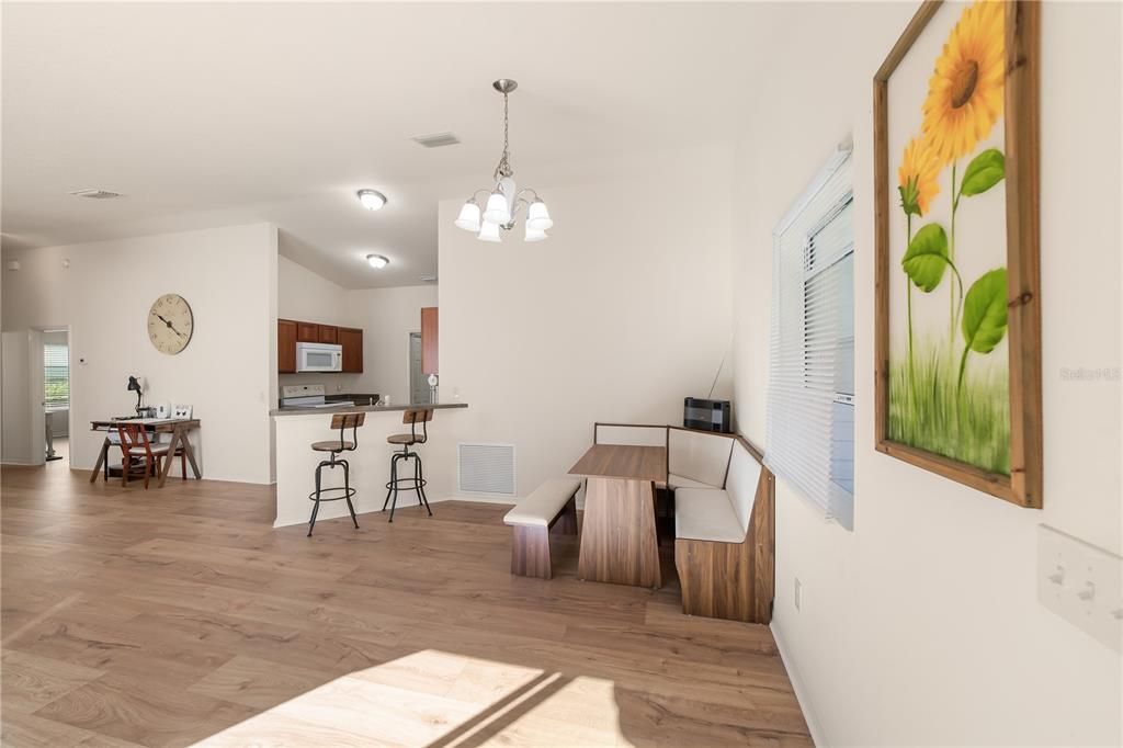На продажу: $299,500 (2 спален, 2 ванн, 1188 Квадратных фут)