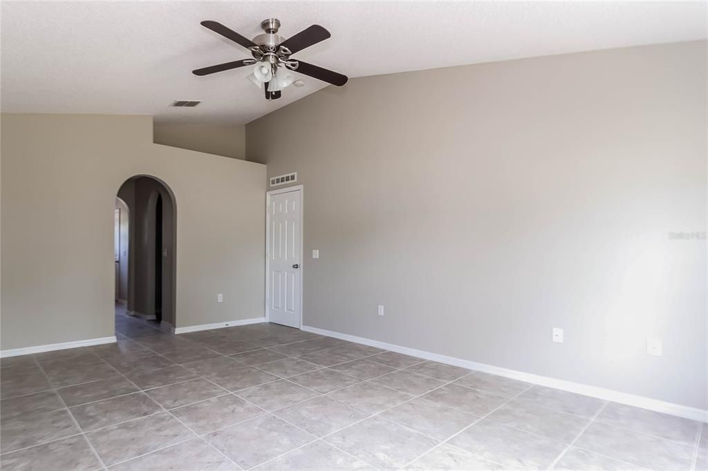 En Renta: $1,930 (4 camas, 2 baños, 2088 Pies cuadrados)