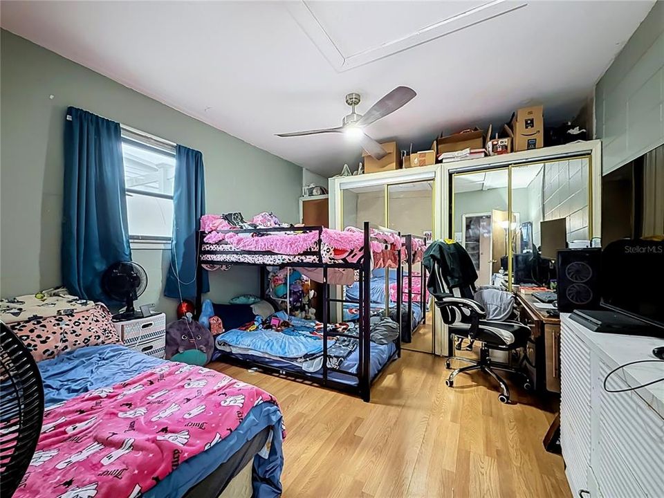 На продажу: $285,000 (3 спален, 1 ванн, 1335 Квадратных фут)