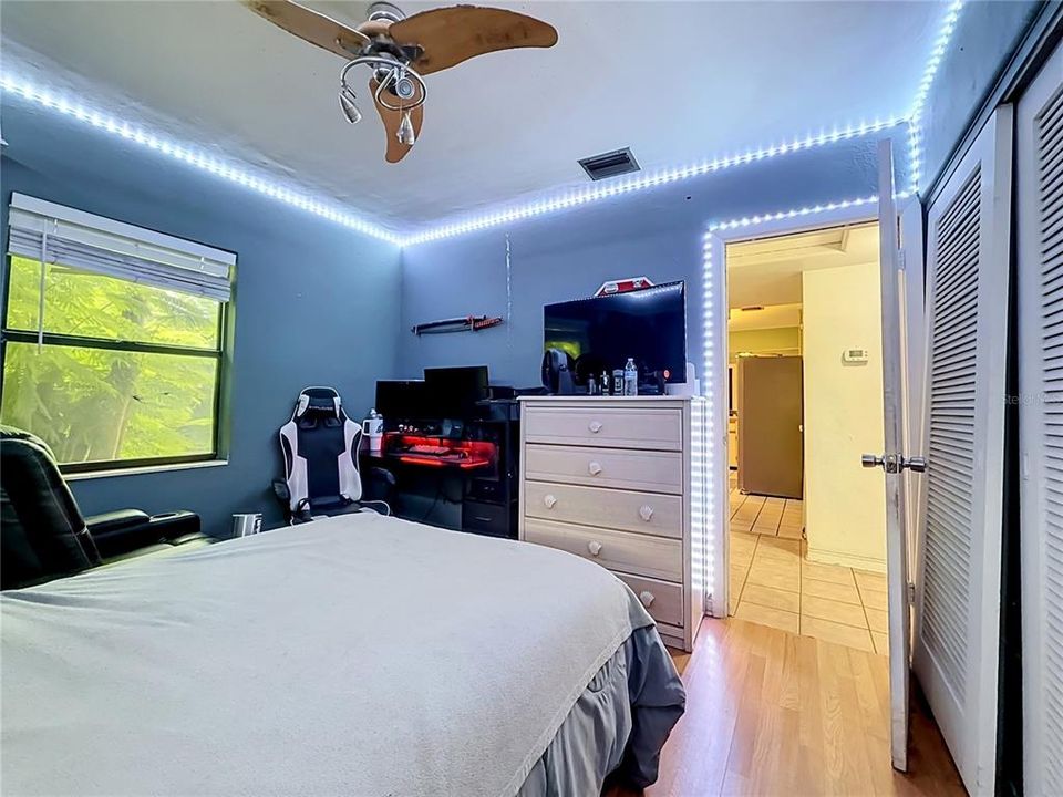На продажу: $285,000 (3 спален, 1 ванн, 1335 Квадратных фут)