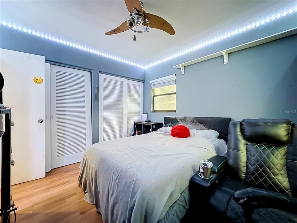 На продажу: $285,000 (3 спален, 1 ванн, 1335 Квадратных фут)