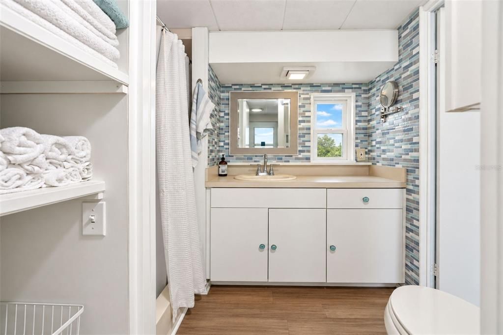 Activo con contrato: $134,900 (2 camas, 2 baños, 1042 Pies cuadrados)