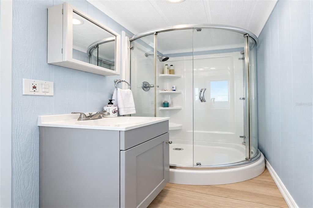 Activo con contrato: $134,900 (2 camas, 2 baños, 1042 Pies cuadrados)