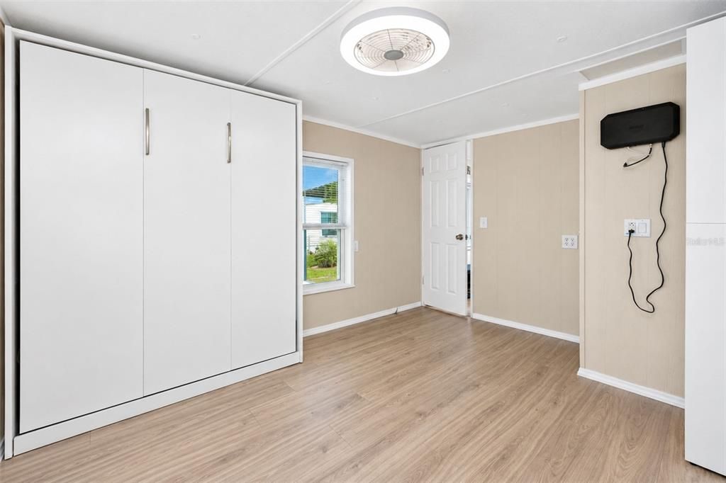 Activo con contrato: $134,900 (2 camas, 2 baños, 1042 Pies cuadrados)