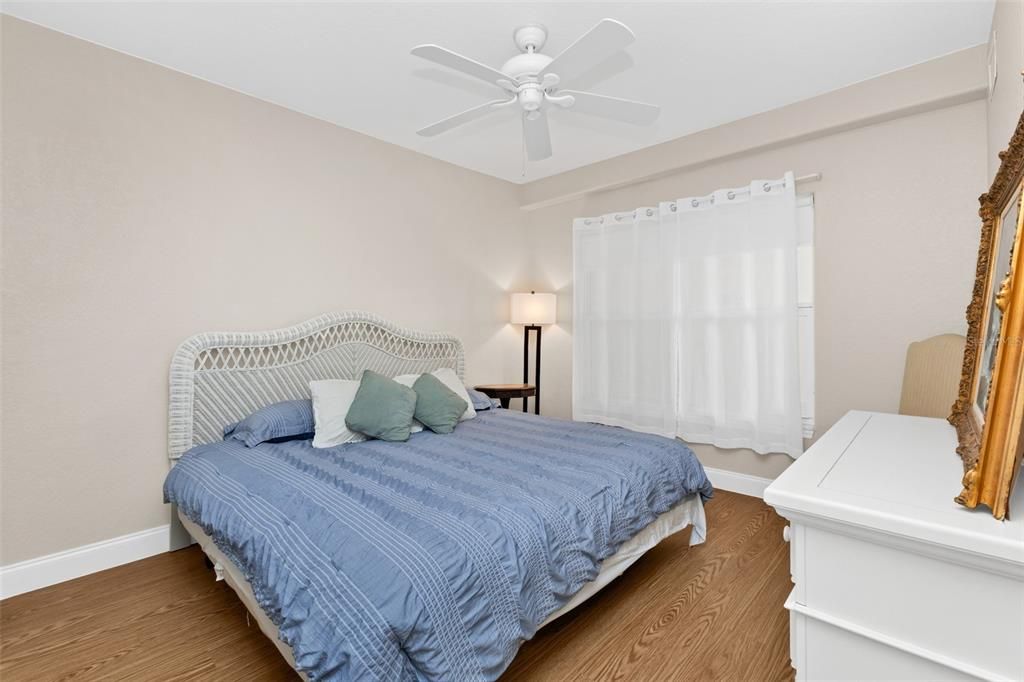 待售: $294,400 (2 贝兹, 2 浴室, 1530 平方英尺)