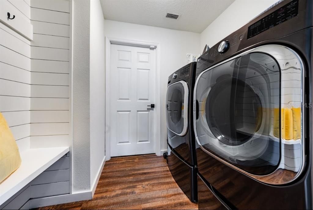 For Sale: $725,000 (4 beds, 2 baths, 1910 Square Feet)