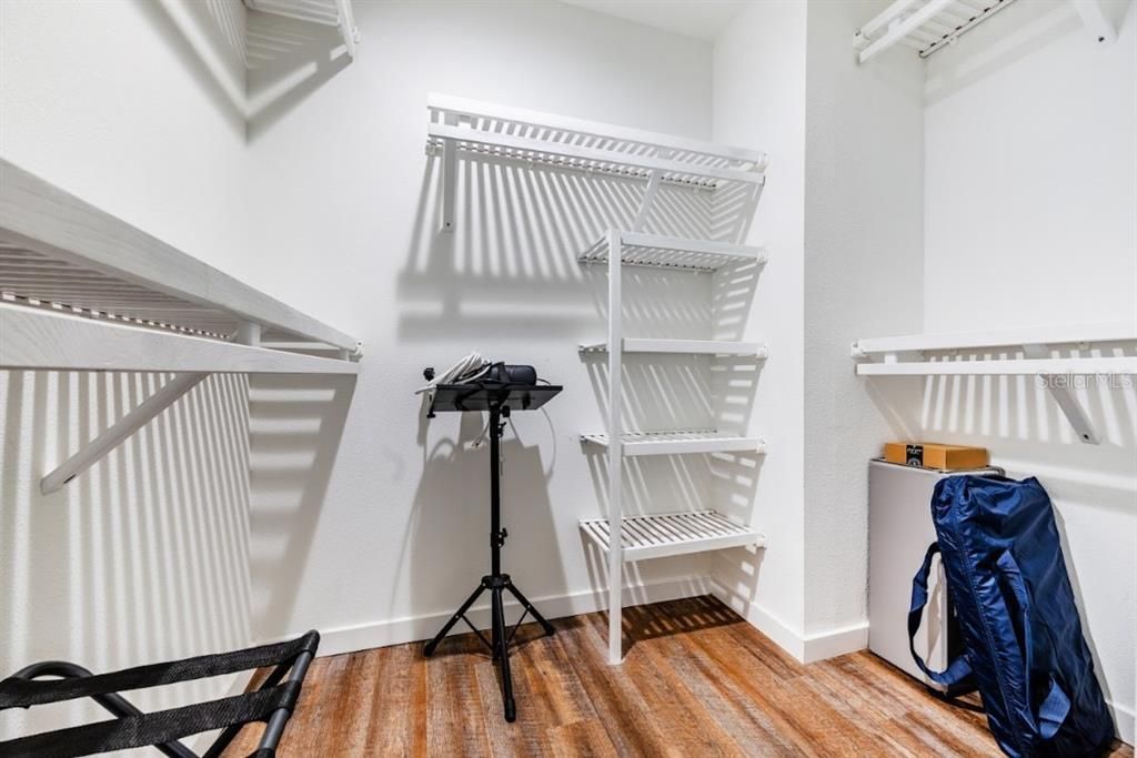 For Sale: $725,000 (4 beds, 2 baths, 1910 Square Feet)