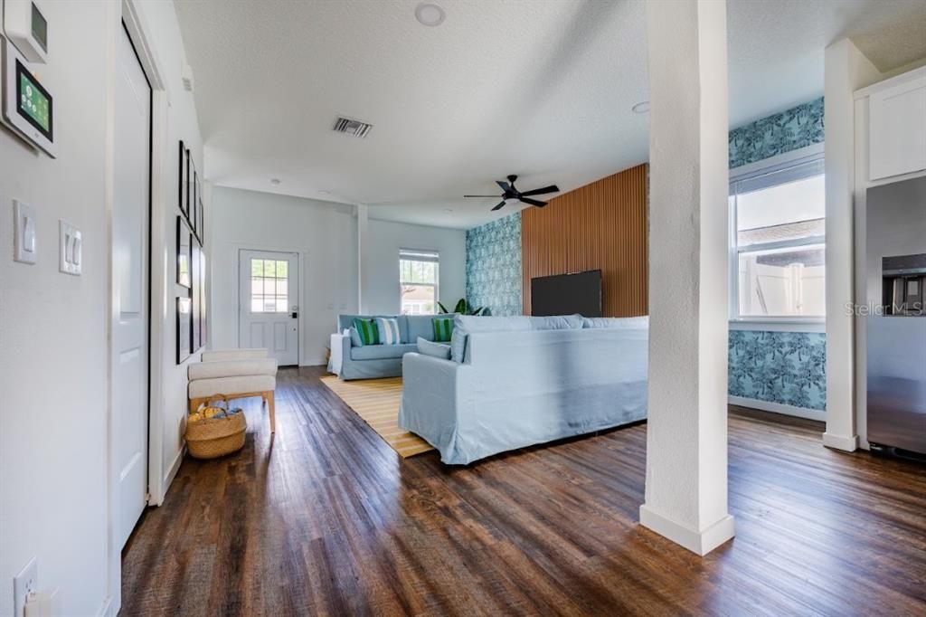 For Sale: $725,000 (4 beds, 2 baths, 1910 Square Feet)