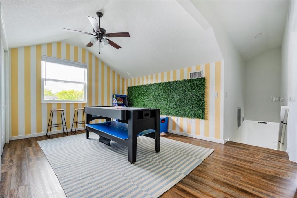 For Sale: $725,000 (4 beds, 2 baths, 1910 Square Feet)