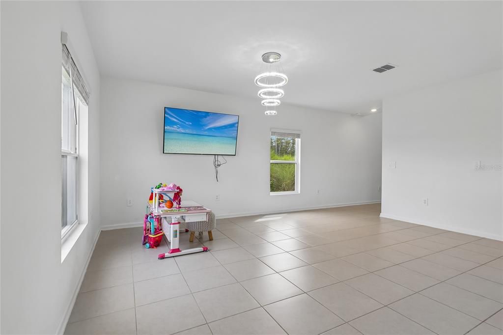 En Venta: $375,000 (4 camas, 2 baños, 1879 Pies cuadrados)