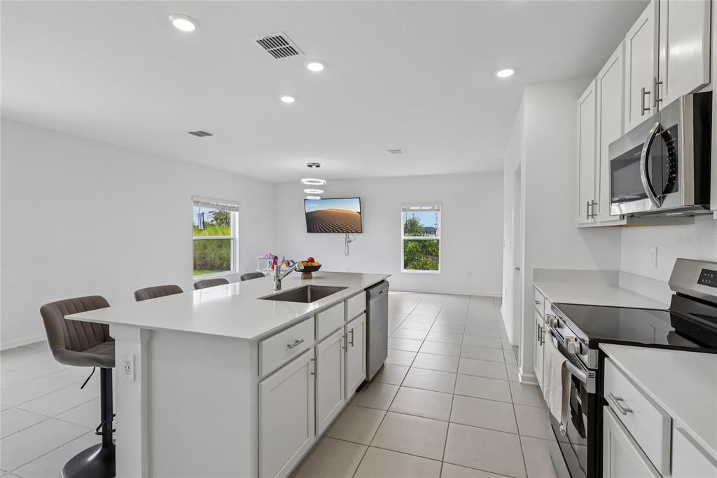 En Venta: $375,000 (4 camas, 2 baños, 1879 Pies cuadrados)