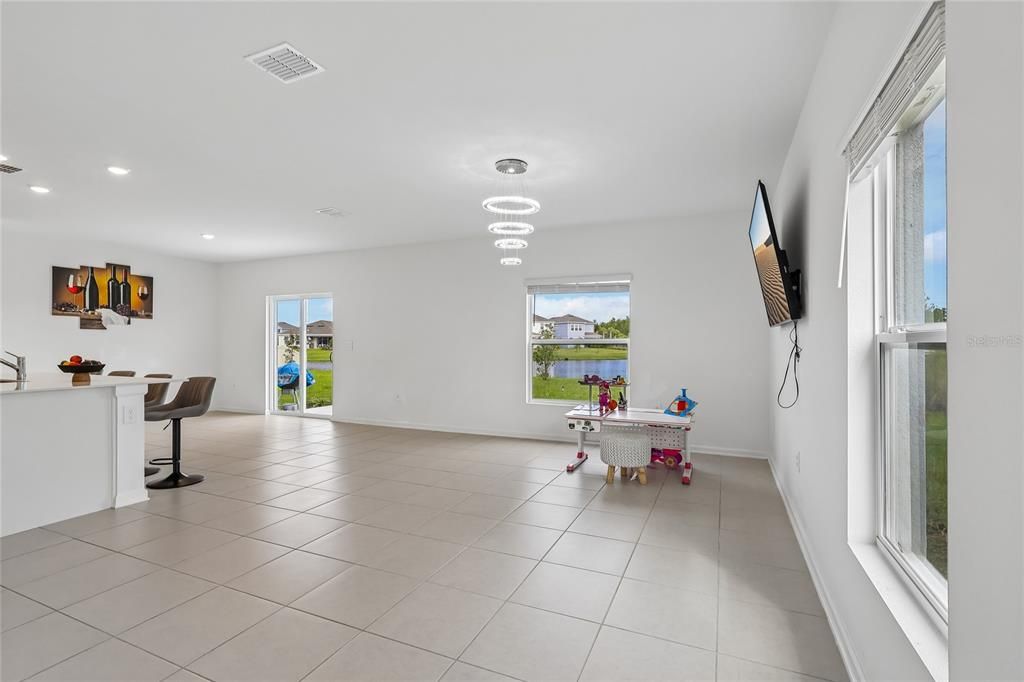 En Venta: $375,000 (4 camas, 2 baños, 1879 Pies cuadrados)