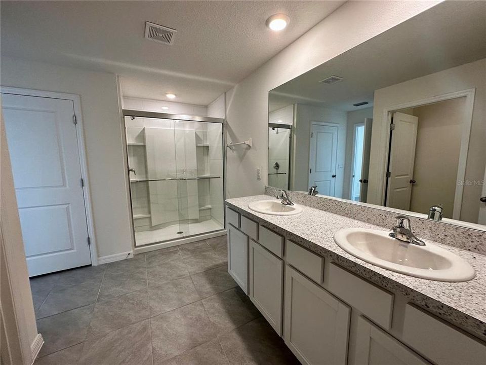 For Rent: $2,350 (4 beds, 2 baths, 2238 Square Feet)