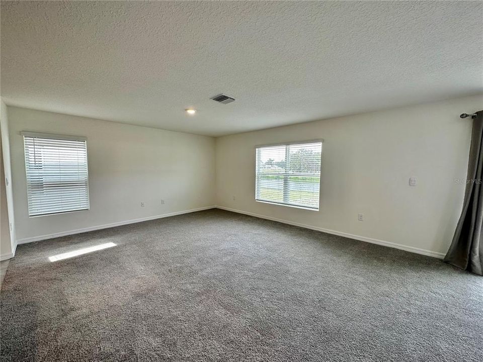 For Rent: $2,350 (4 beds, 2 baths, 2238 Square Feet)