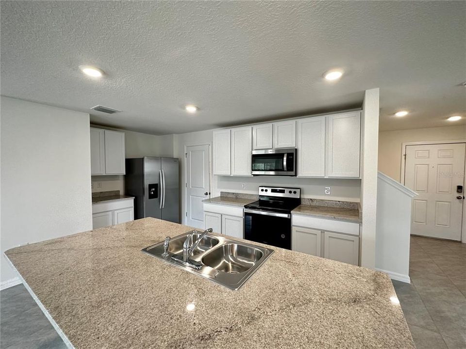 For Rent: $2,350 (4 beds, 2 baths, 2238 Square Feet)