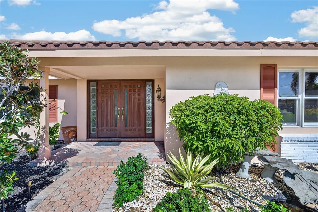 For Sale: $850,000 (3 beds, 2 baths, 2980 Square Feet)