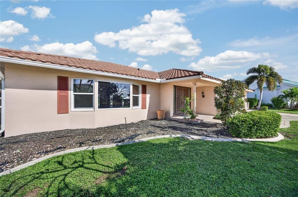 For Sale: $850,000 (3 beds, 2 baths, 2980 Square Feet)