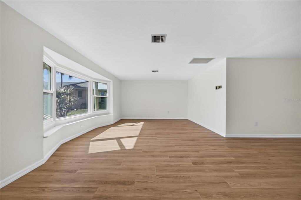 For Sale: $850,000 (3 beds, 2 baths, 2980 Square Feet)