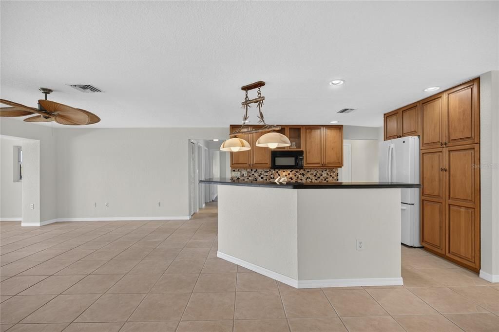 For Sale: $850,000 (3 beds, 2 baths, 2980 Square Feet)