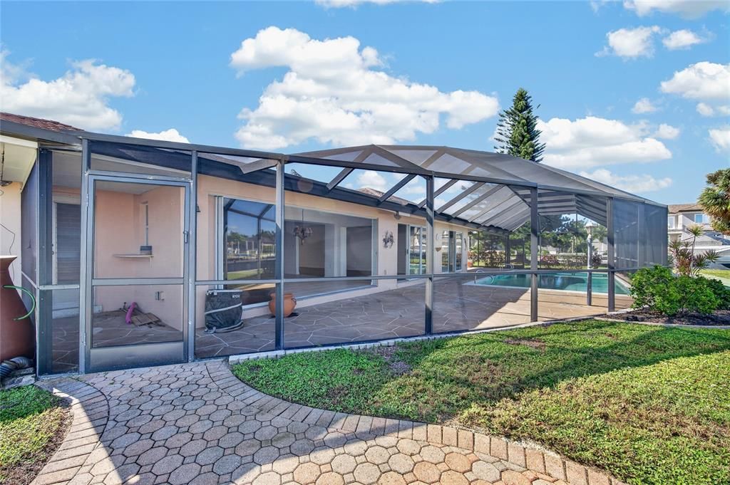 For Sale: $850,000 (3 beds, 2 baths, 2980 Square Feet)