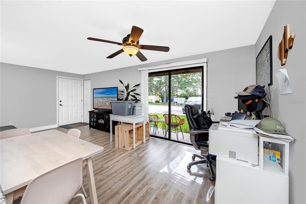 В аренду: $1,700 (2 спален, 2 ванн, 915 Квадратных фут)
