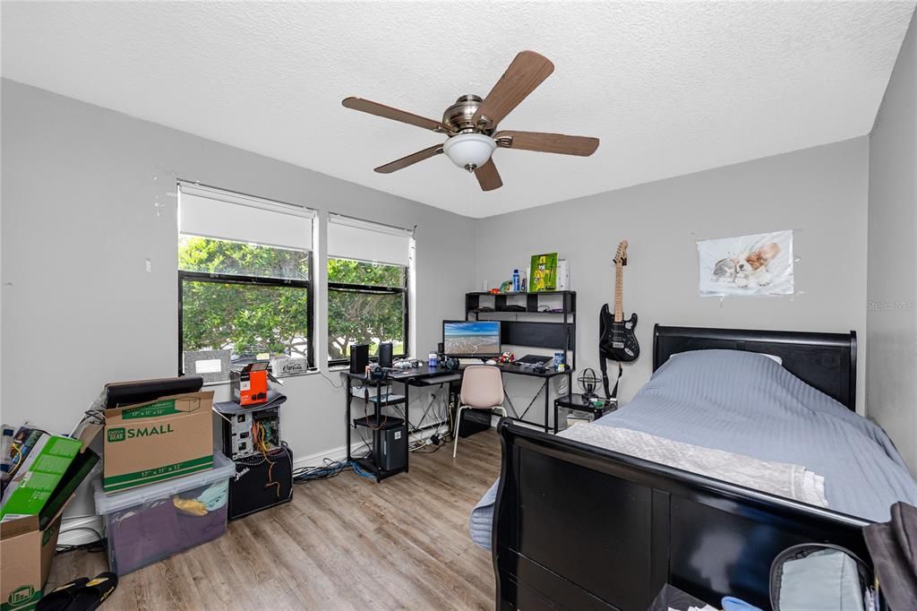 В аренду: $1,700 (2 спален, 2 ванн, 915 Квадратных фут)