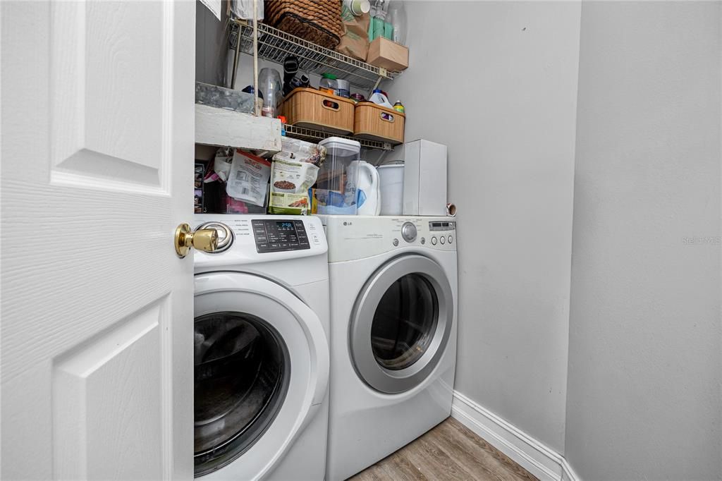 В аренду: $1,700 (2 спален, 2 ванн, 915 Квадратных фут)