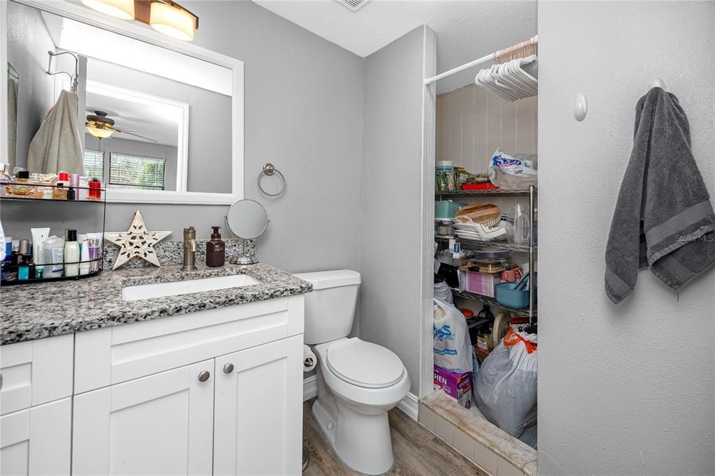 В аренду: $1,700 (2 спален, 2 ванн, 915 Квадратных фут)