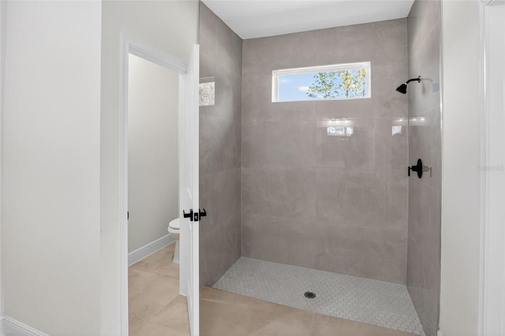 В аренду: $1,950 (4 спален, 2 ванн, 1845 Квадратных фут)